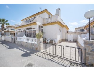 Välkommen till ett mycket trevligt radhus i Playa Flamenca...