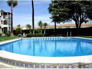 2 Bed Apartment with Communal Pool