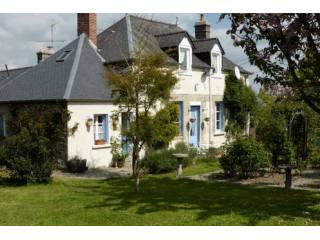 Nice Country House and Outbuilding