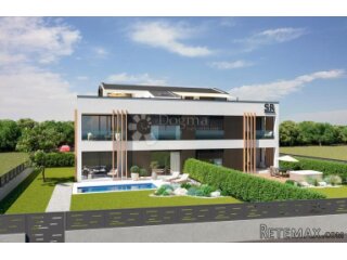 ROVINJ – SW komforan stan, prvi kat, 300 m od mora