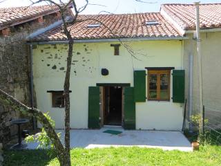 Beautifully-Renovated 2-Bedroomed House..