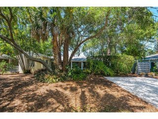 3 bedroom House For Sale: 1941 Rose St..