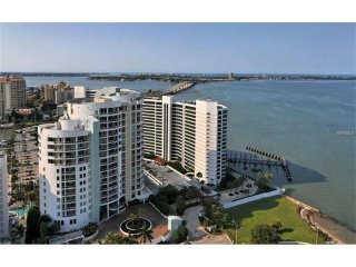 3 bedroom Town House For Sale: 990 Blvd..