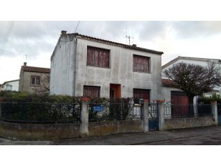 4 Bedrooms - Villa -..