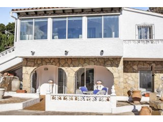 4 Bedroom villa 3 minutes walk from..