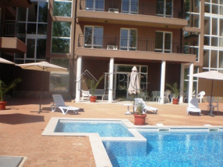 Spacious studio with pool views for..
