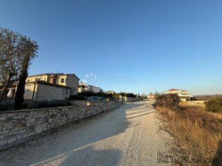 Sveti Lovreč, građevinsko zemljište 1.520m2-PRILIKA