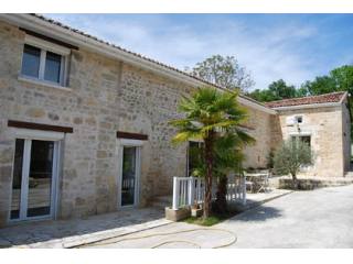 Beautiful 4-bed country property, close..