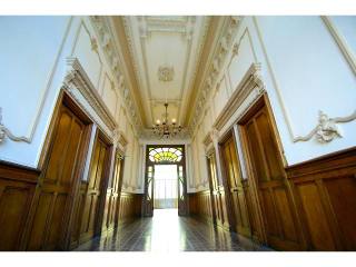 Grandiose three bed in Carre d'Or