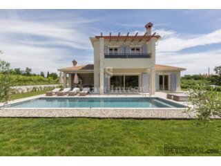 ISTRA, NOVOGRADNJA S BAZENOM, 160 M2, NA 15 MINUTA OD MORA