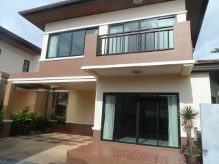 Detached 3 Bedroom House with Private..