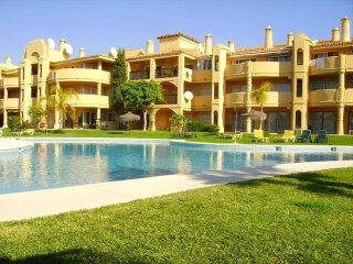 2 Bed Apartment for sale in Calahonda
