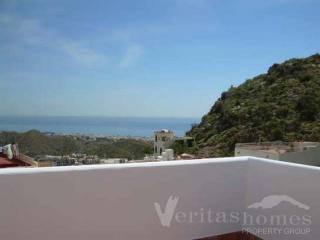 Ref: 1411 - Duplex/Triplex/Townhouse..