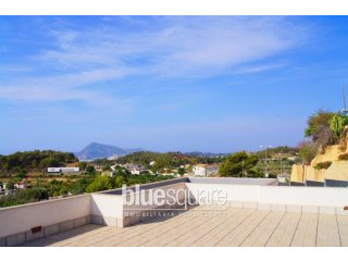 High end villa with sea views for..