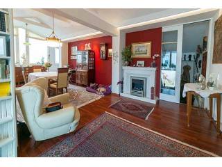Generous apartment near the centre of..