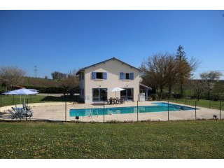 Excellent Value Country House with 4..