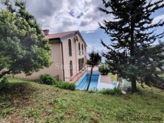 POLJANE, odlična kuća s bazenom i panoramskim pogledom na m..