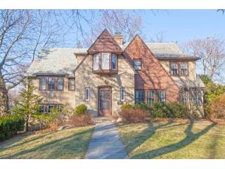 5 bedroom Residence For Sale: Pelham..