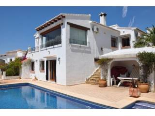 4 Bedrooms - Villa - Alicante - For Sale