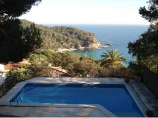 Houses / Villas (All Year Rental)..