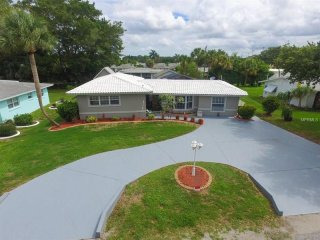 4 bedroom House For Sale: 117 Aurora St..