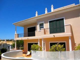 3 Bed Apartment For Sale In Vale do..