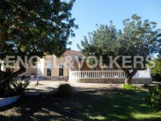 Beautiful villa in an exclusive area