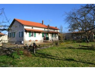 3 Bedroom Property With No Close..