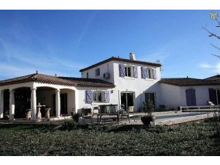 Nice Villa With 180 m2 Of Living Space..