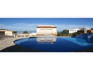 2 Bedrooms - Villa - Alicante - For Sale