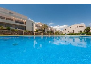2 Bedroom Ground Floor Apartment, Los..
