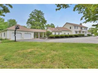 5 bedroom Flat For Sale: 1130 Silverton..