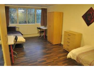 Twin with 2 single bed near Baker..
