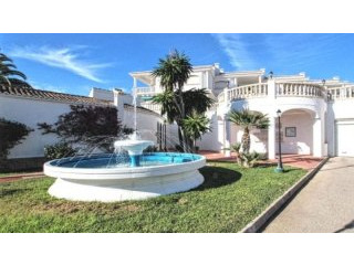 2 Bedroom 2 Bathroom Beautiful..