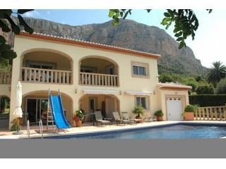 4 Bed 3 Bath Villa Javea 16*