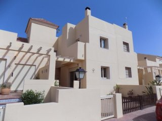 Town House / Village House in Los..