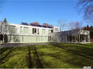 28 Rogers Dr Cold Spring Hrbr, NY 11724