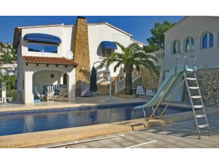 4 Bedrooms - Villa - For Sale
