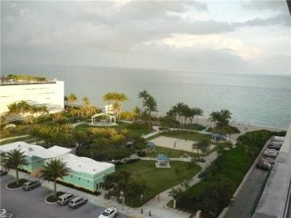 3 bedroom Flat For Sale: Hallandale..