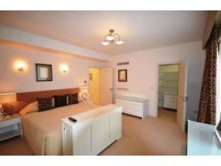 3 bed flat to rent in Three Bedroom..