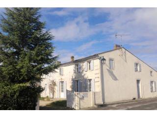 Large Charentaise House With Bed And..