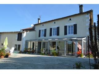 Lovely 5-bed property with over 1.5..