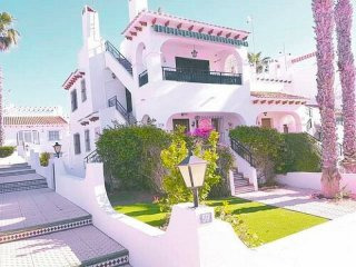 GROUND FLOOR CORNER APARTMENT WITH..