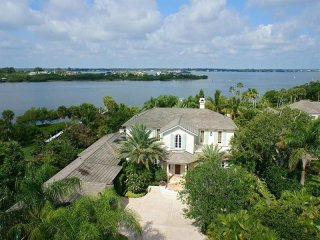 4 bedroom House For Sale: 709 Grove..