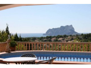 Luxury Villa with Panoramic Sea Views..