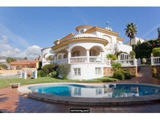 Villa for sale in Benalmadena Costa..