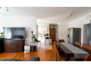 Ekskluzivno! 5-sobni stan Vrhovec, 111 m², terasa, garaža