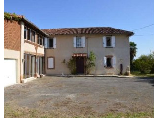 Superbly restored country house with..