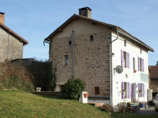 SW Facing Farmhouse, Lovely Views..