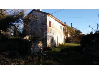 Kanfanar, okolica- starina za obnovu s velikom okućnicom